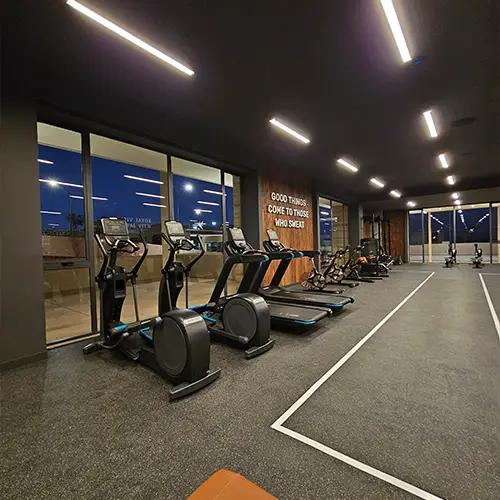 Gimnasio equipado en Royal View